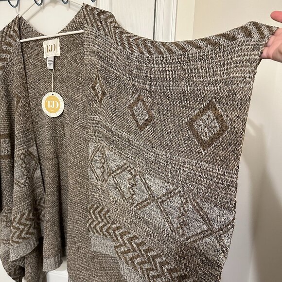 The Jetset Diaries Plus Knit Poncho - Picture 9 of 15